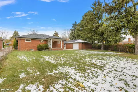 17766 Veronica, Eastpointe, MI 48021 photo 39
