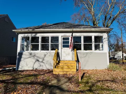 1902 Newberry, Saginaw, MI 48602