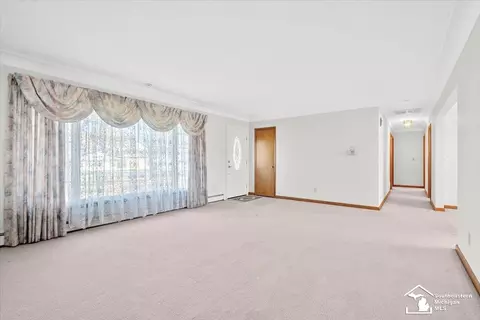Living - 33 Calvin, Monroe, MI 48162 photo 2 of 5