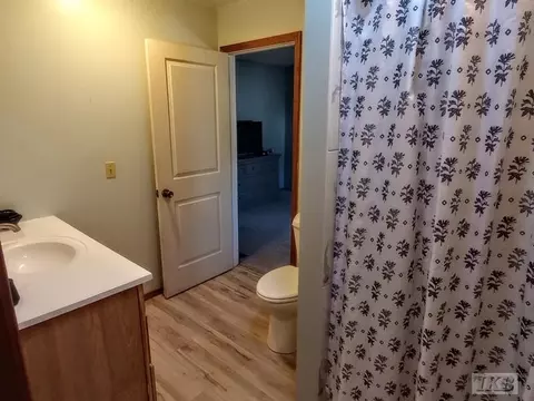 Bath - 533 Bartlett, Gladwin, MI 48624 photo 2 of 3