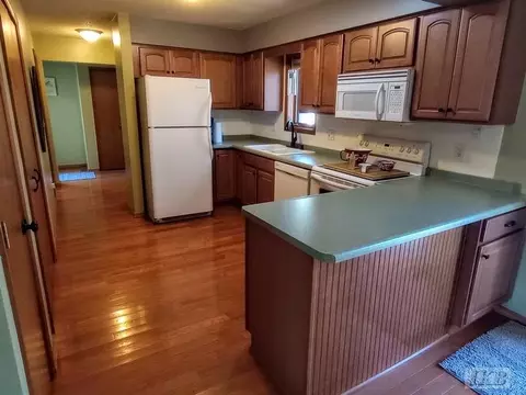 Kitchen - 533 Bartlett, Gladwin, MI 48624 photo 1 of 2