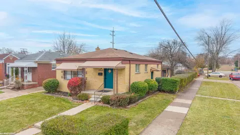 27937 Rockwood, Saint Clair Shores, MI 48081