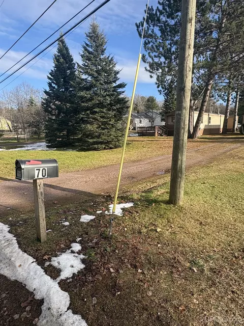 70 Midway, Negaunee, MI 49866