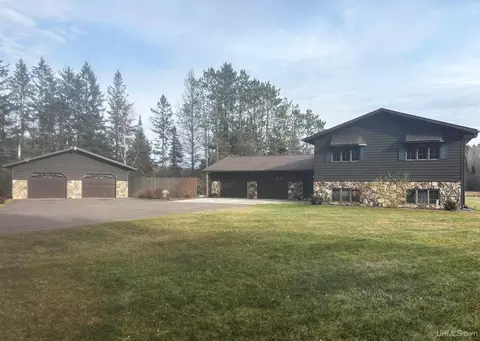 n9088 Riverside Road, Ironwood, MI 49938