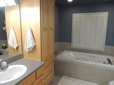Bath - 16200 Thames, Macomb, MI 48042 photo 3 of 9
