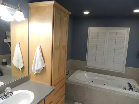 Bath - 16200 Thames, Macomb, MI 48042 photo 1 of 9