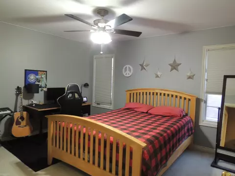 Bedroom - 16200 Thames, Macomb, MI 48042 photo 4 of 4