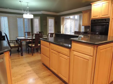 Kitchen - 16200 Thames, Macomb, MI 48042 photo 4 of 10