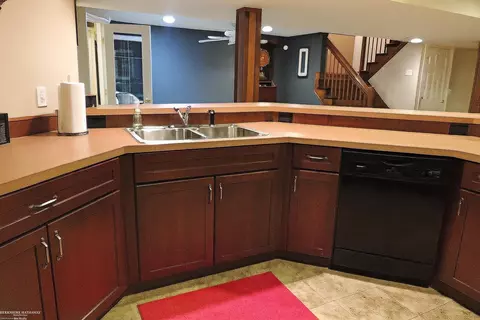 Kitchen - 16200 Thames, Macomb, MI 48042 photo 8 of 10