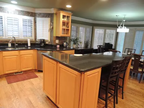 Kitchen - 16200 Thames, Macomb, MI 48042 photo 2 of 10