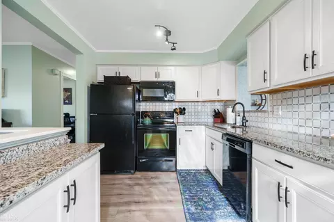 Kitchen - 32840 Eiffel, Warren, MI 48088 photo 4 of 5