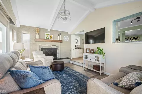 Living - 32840 Eiffel, Warren, MI 48088 photo 2 of 2