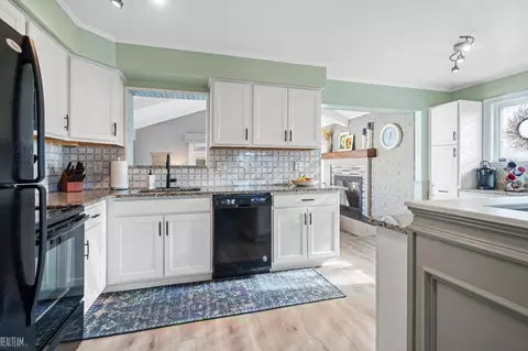 Kitchen - 32840 Eiffel, Warren, MI 48088 photo 1 of 5