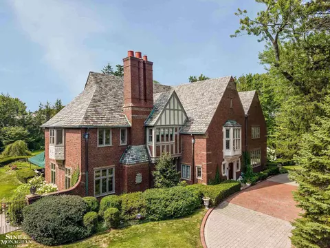 257 Ridge, Grosse Pointe Farms, MI 48236