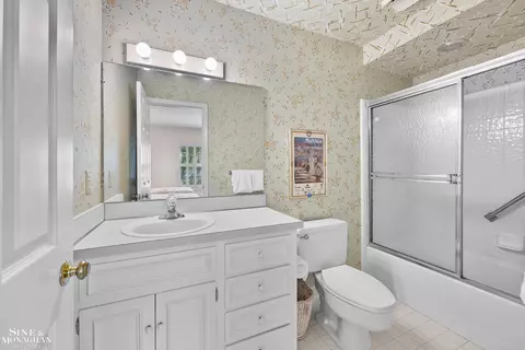 Bath - 59 Fordcroft, Grosse Pointe Shores, MI 48236 photo 4 of 7