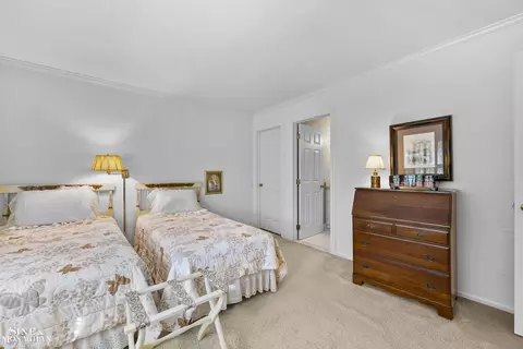 Bedroom - 59 Fordcroft, Grosse Pointe Shores, MI 48236 photo 6 of 6