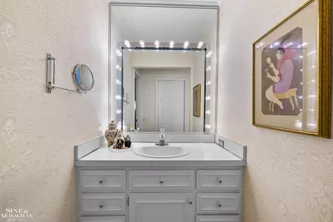 Bath - 59 Fordcroft, Grosse Pointe Shores, MI 48236 photo 2 of 7