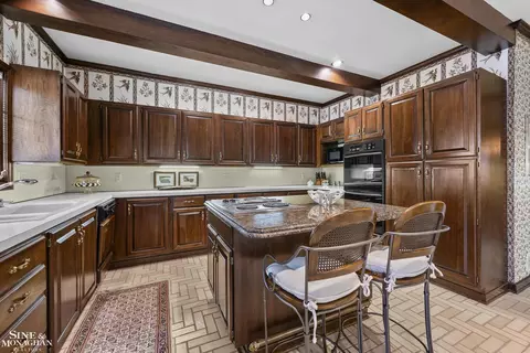 Kitchen - 59 Fordcroft, Grosse Pointe Shores, MI 48236 photo 3 of 4