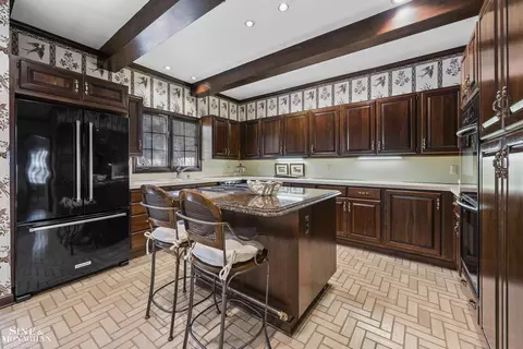 Kitchen - 59 Fordcroft, Grosse Pointe Shores, MI 48236 photo 2 of 4