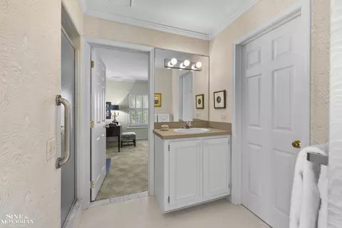 Bath - 59 Fordcroft, Grosse Pointe Shores, MI 48236 photo 1 of 7