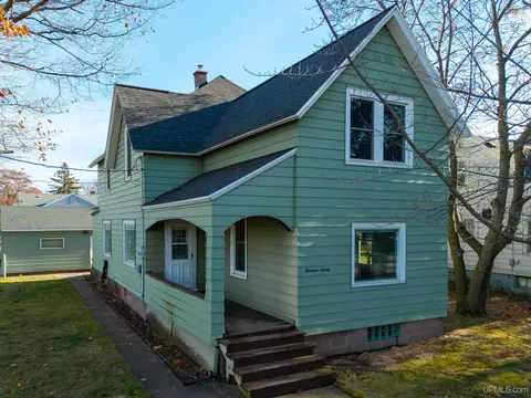1320 High, Marquette, MI 49855