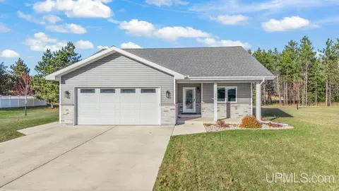 109 N Pyle, Kingsford, MI 49802