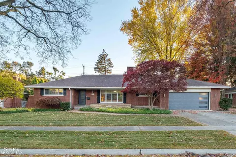 55 S Edgewood, Grosse Pointe Shores, MI 48236