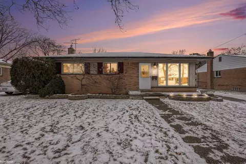 11927 Stamford, Warren, MI 48089