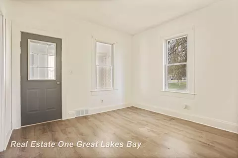 Living - 334 Main, Sterling, MI 48659 photo 2 of 7