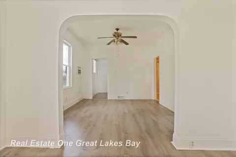 Living - 334 Main, Sterling, MI 48659 photo 4 of 7