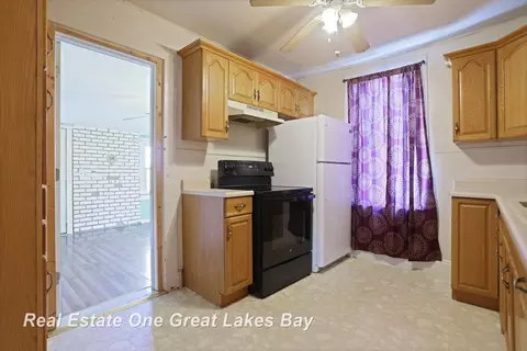 Kitchen - 334 Main, Sterling, MI 48659 photo 2 of 2