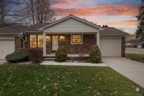 38125 E Maple Frst UNIT 139/ 25, Harrison Township, MI 48045