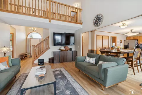 Living - 8415 Wolverine, Temperance, MI 48182 photo 5 of 5