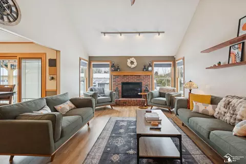 Living - 8415 Wolverine, Temperance, MI 48182 photo 2 of 5