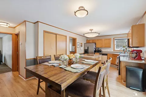 Dining - 8415 Wolverine, Temperance, MI 48182 photo 1 of 3