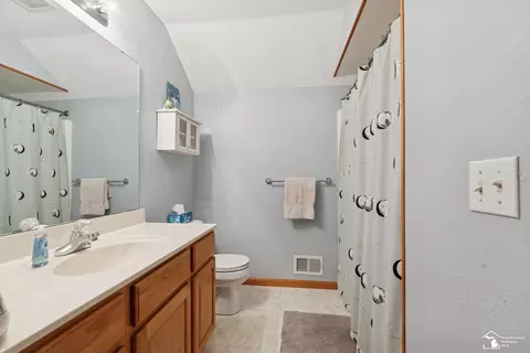 Bath - 8415 Wolverine, Temperance, MI 48182 photo 5 of 6