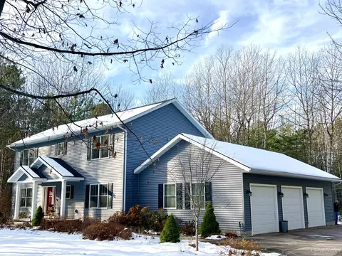 47 Oak Hl, Marquette, MI 49855
