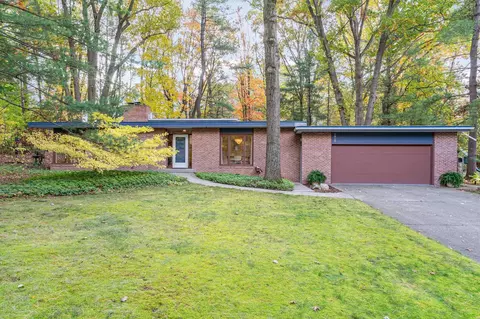 1915 Sylvan, Midland, MI 48640