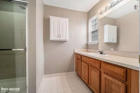 Bath - 45687 Cagney, Macomb, MI 48044 photo 1 of 2