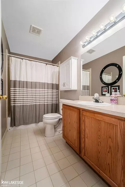 Bath - 45687 Cagney, Macomb, MI 48044 photo 2 of 2