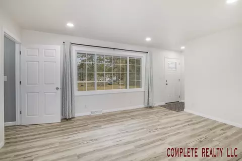 Living - 6096 N Gale, Davison, MI 48423 photo 3 of 3