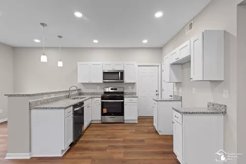 Kitchen - 146 Budlong, Adrian, MI 49221 photo 2 of 5