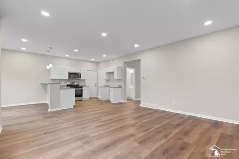Living - 146 Budlong, Adrian, MI 49221 photo 6 of 10
