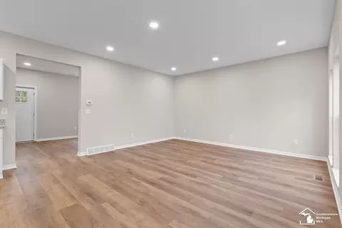 Living - 146 Budlong, Adrian, MI 49221 photo 5 of 10