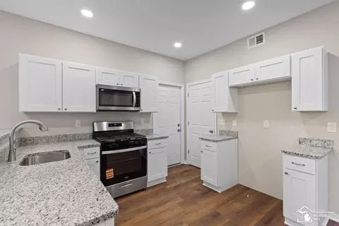 Kitchen - 146 Budlong, Adrian, MI 49221 photo 3 of 5