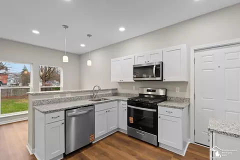 Kitchen - 146 Budlong, Adrian, MI 49221 photo 4 of 5