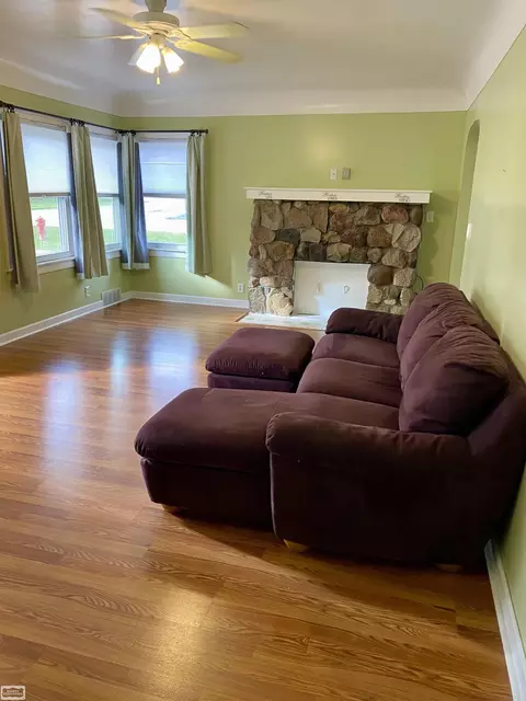 Living - 203 E Kempf, Capac, MI 48014 photo 3 of 4