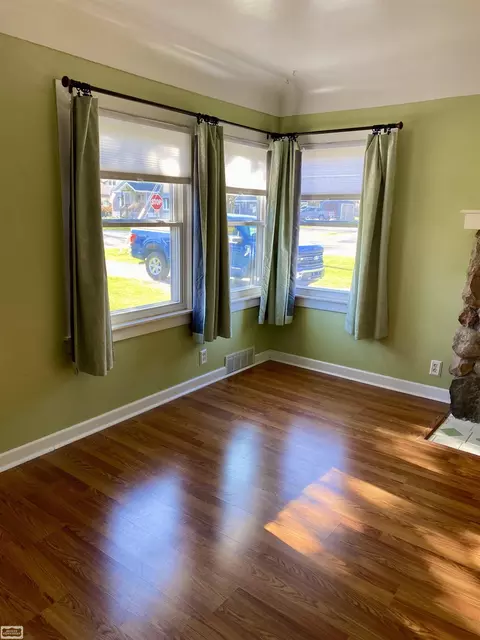Living - 203 E Kempf, Capac, MI 48014 photo 2 of 4