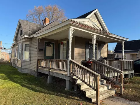 418 S 1st, Escanaba, MI 49829
