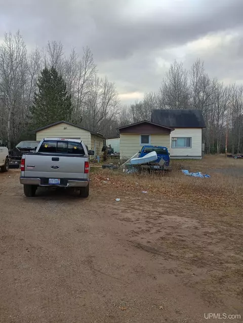 5893 Rivers 22nd, Gladstone, MI 49837